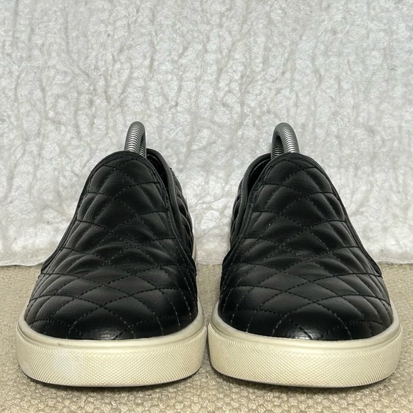 Steve Madden Womens Ecentrcq Black Quilted SlipOn Fashion Sneakers Shoes SZ 9M - Picture 3 of 11